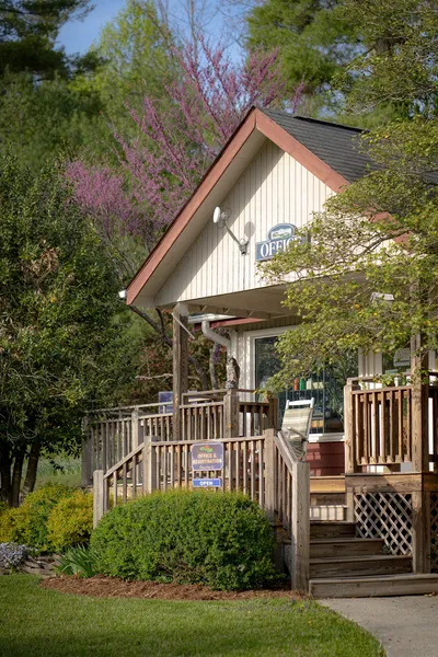 Highland Lake Inn & Resort hotel detail image 2