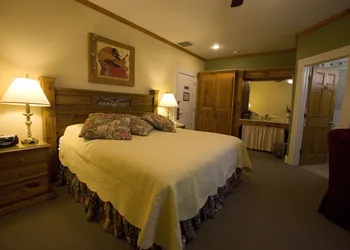 Highland Lake Inn & Resort hotel thumbnail 4