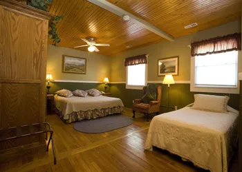 Highland Lake Inn & Resort hotel thumbnail 5