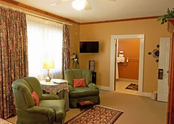 Highland Lake Inn & Resort hotel thumbnail 7