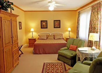 Highland Lake Inn & Resort hotel thumbnail 8