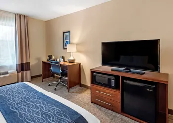 Comfort Inn & Suites Virginia Beach - Norfolk Airport hotel thumbnail 5