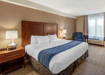 Comfort Inn & Suites Virginia Beach - Norfolk Airport hotel thumbnail 6