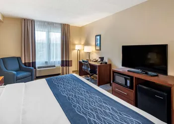 Comfort Inn & Suites Virginia Beach - Norfolk Airport hotel thumbnail 7