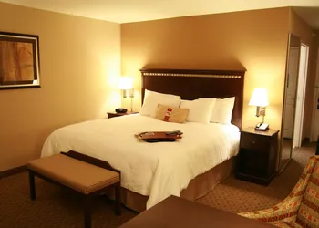 Hampton Inn Topeka hotel thumbnail 8