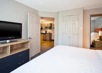 Candlewood Suites Kenosha – Pleasant Prairie by IHG hotel thumbnail 8