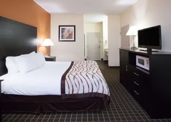 Baymont by Wyndham South Haven hotel thumbnail 8