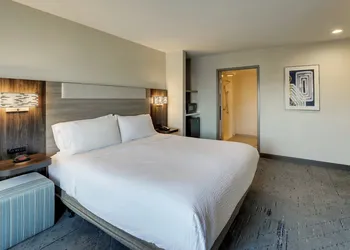 Holiday Inn Express Hotel & Suites Branson 76 Central by IHG hotel thumbnail 6