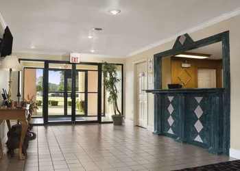 Days Inn & Suites by Wyndham Stuttgart hotel thumbnail 3