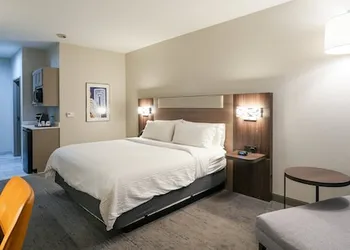Holiday Inn Express & Suites Dallas Southwest-Cedar Hill by IHG hotel thumbnail 7