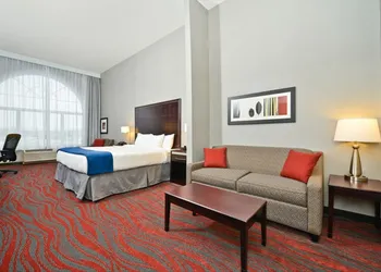Holiday Inn Express & Suites Utica by IHG hotel thumbnail 8