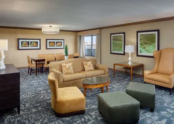 DoubleTree by Hilton Boston North Shore hotel thumbnail 3