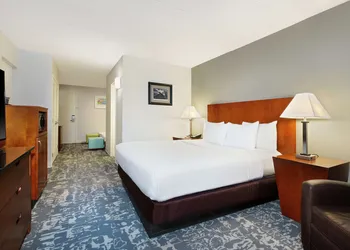 DoubleTree by Hilton Boston North Shore hotel thumbnail 7