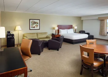 DoubleTree by Hilton Boston North Shore hotel thumbnail 8