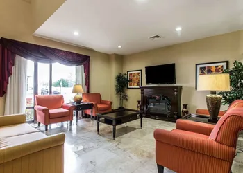 Comfort Suites Waycross hotel thumbnail 4