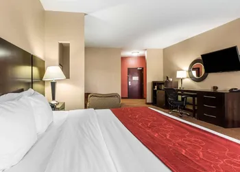 Comfort Suites Waycross hotel thumbnail 8