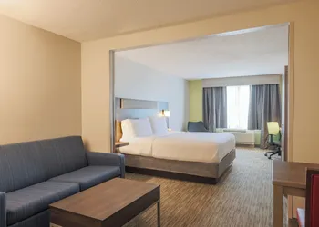 Holiday Inn Express & Suites Raleigh North - Wake Forest by IHG hotel thumbnail 5