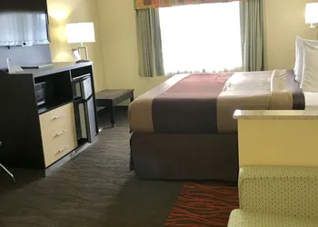 Quality Inn & Suites Benton Harbor - St. Joseph hotel thumbnail 2