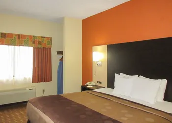 Quality Inn & Suites Benton Harbor - St. Joseph hotel thumbnail 7