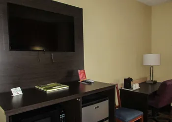 Quality Inn & Suites Benton Harbor - St. Joseph hotel thumbnail 8