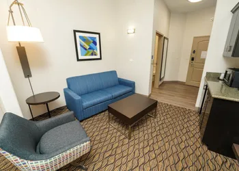 Holiday Inn Express and Suites Springfield Medical District by IHG hotel thumbnail 6