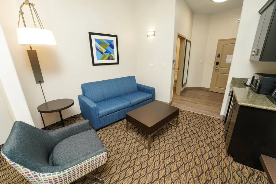 Holiday Inn Express and Suites Springfield Medical District by IHG hotel detail image 6