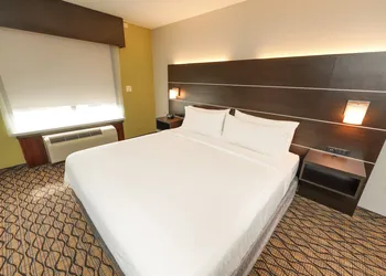 Holiday Inn Express and Suites Springfield Medical District by IHG hotel thumbnail 8