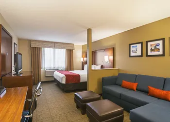 Comfort Suites Grayslake near Libertyville North hotel thumbnail 7
