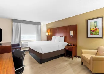 Comfort Suites Grayslake near Libertyville North hotel thumbnail 8