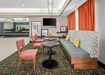 Hampton Inn Bloomington West hotel thumbnail 3