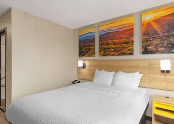 Days Inn by Wyndham Glasgow hotel thumbnail 6