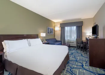 Holiday Inn Express Hotel & Suites Easton by IHG hotel thumbnail 3
