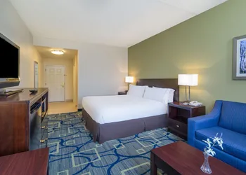 Holiday Inn Express Hotel & Suites Easton by IHG hotel thumbnail 6