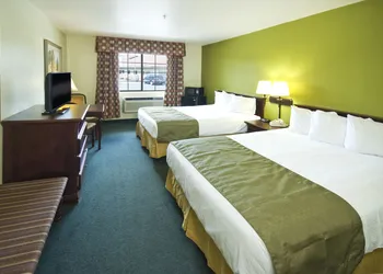 Super 8 by Wyndham McCall hotel thumbnail 7