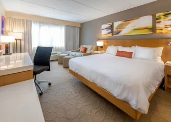 Delta Hotels by Marriott Utica hotel thumbnail 6