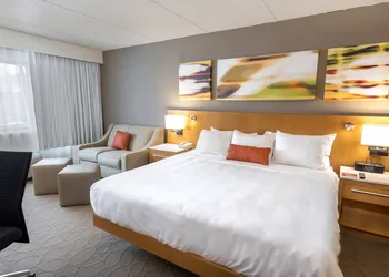 Delta Hotels by Marriott Utica hotel thumbnail 7