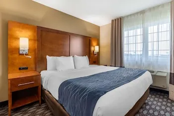 Comfort Inn Story City hotel thumbnail 2