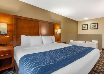 Comfort Inn Story City hotel thumbnail 8