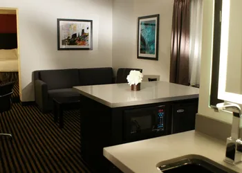Holiday Inn Express Hotel & Suites Hollywood Walk of Fame by IHG hotel thumbnail 3