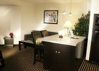 Holiday Inn Express Hotel & Suites Hollywood Walk of Fame by IHG hotel thumbnail 5