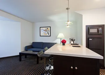 Holiday Inn Express Hotel & Suites Hollywood Walk of Fame by IHG hotel thumbnail 6