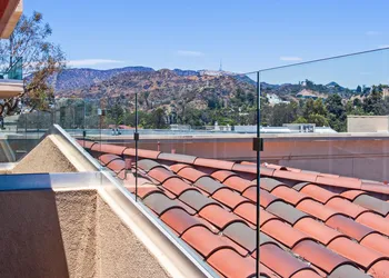 Holiday Inn Express Hotel & Suites Hollywood Walk of Fame by IHG hotel thumbnail 8