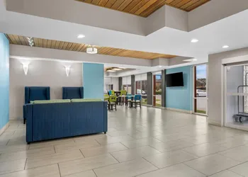 Days Inn & Suites by Wyndham Ridgeland hotel thumbnail 2