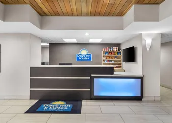 Days Inn & Suites by Wyndham Ridgeland hotel thumbnail 3