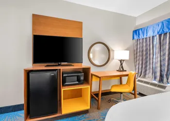 Days Inn & Suites by Wyndham Ridgeland hotel thumbnail 8