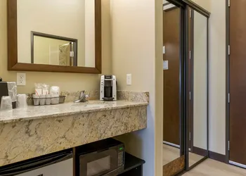 Best Western Plus Lacey Inn & Suites hotel thumbnail 4