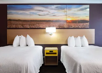 Days Inn by Wyndham Anderson IN hotel thumbnail 4