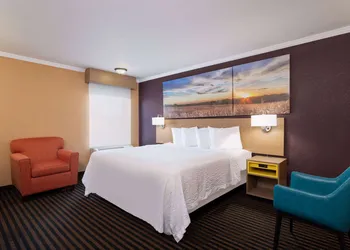 Days Inn by Wyndham Anderson IN hotel thumbnail 5