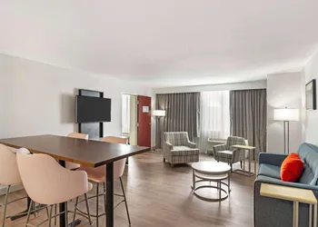 Best Western Premier Richmond City Gateway hotel thumbnail 8