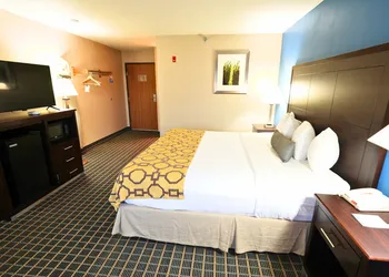 Baymont by Wyndham Marshalltown hotel thumbnail 4
